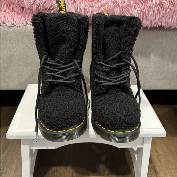 DR MARTENS BLACK 1460 PASCAL
SHEARLING FAUX FUR COMBAT MOTO LACE UP SIZE 8 BOOTS - Picture 4 of 14